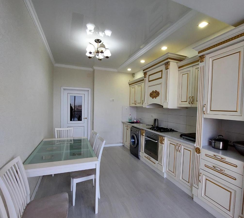 Elite Apartment In Street Mederova 50 Bishkek Esterno foto